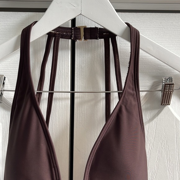 ☀️🏝️VINCE CAMUTO Plunging V-neck Swimsuit 8 - Picture 7 of 12